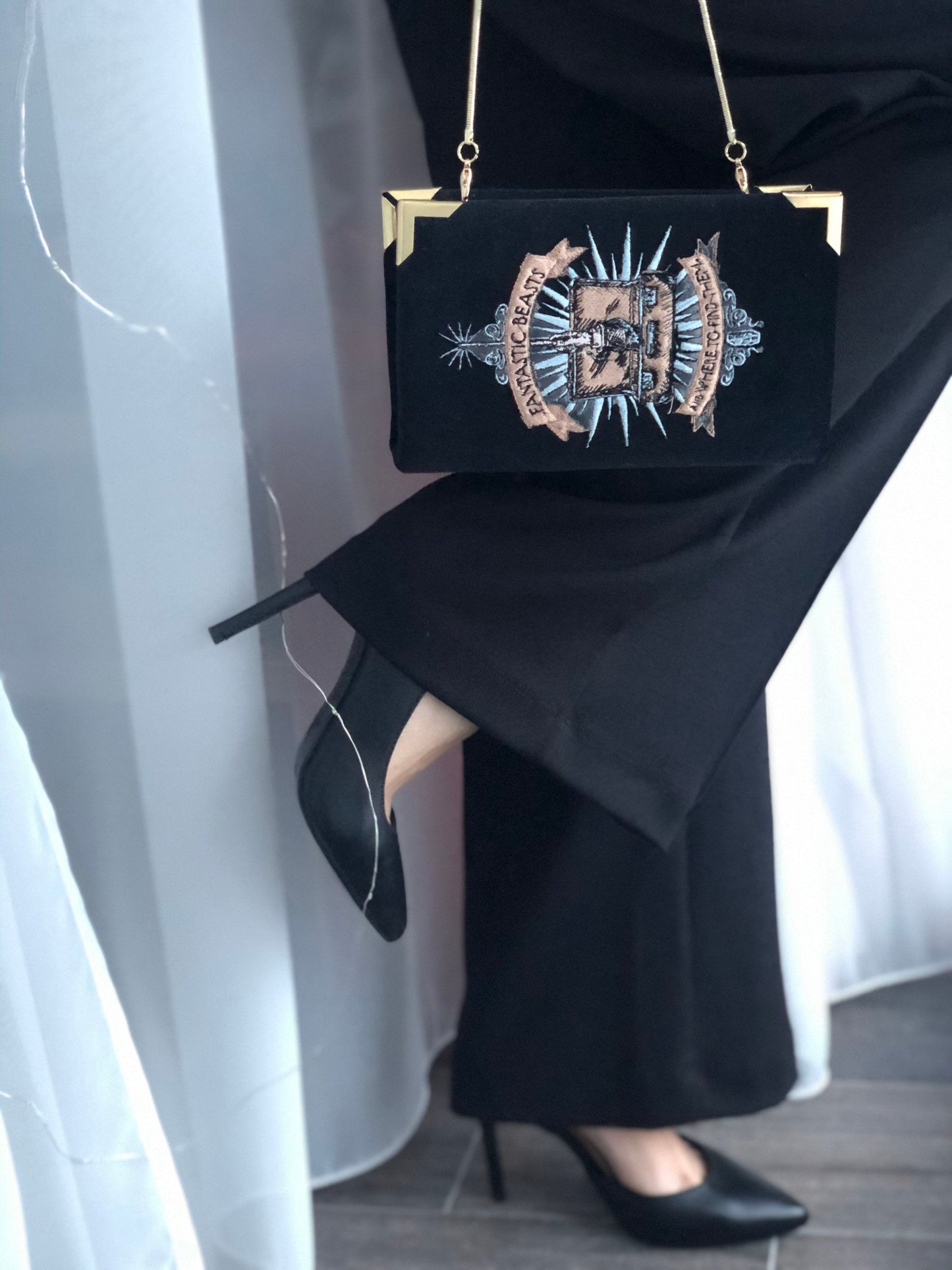 Custom clutch book - Fantastic Beasts - Black embroidered handbag