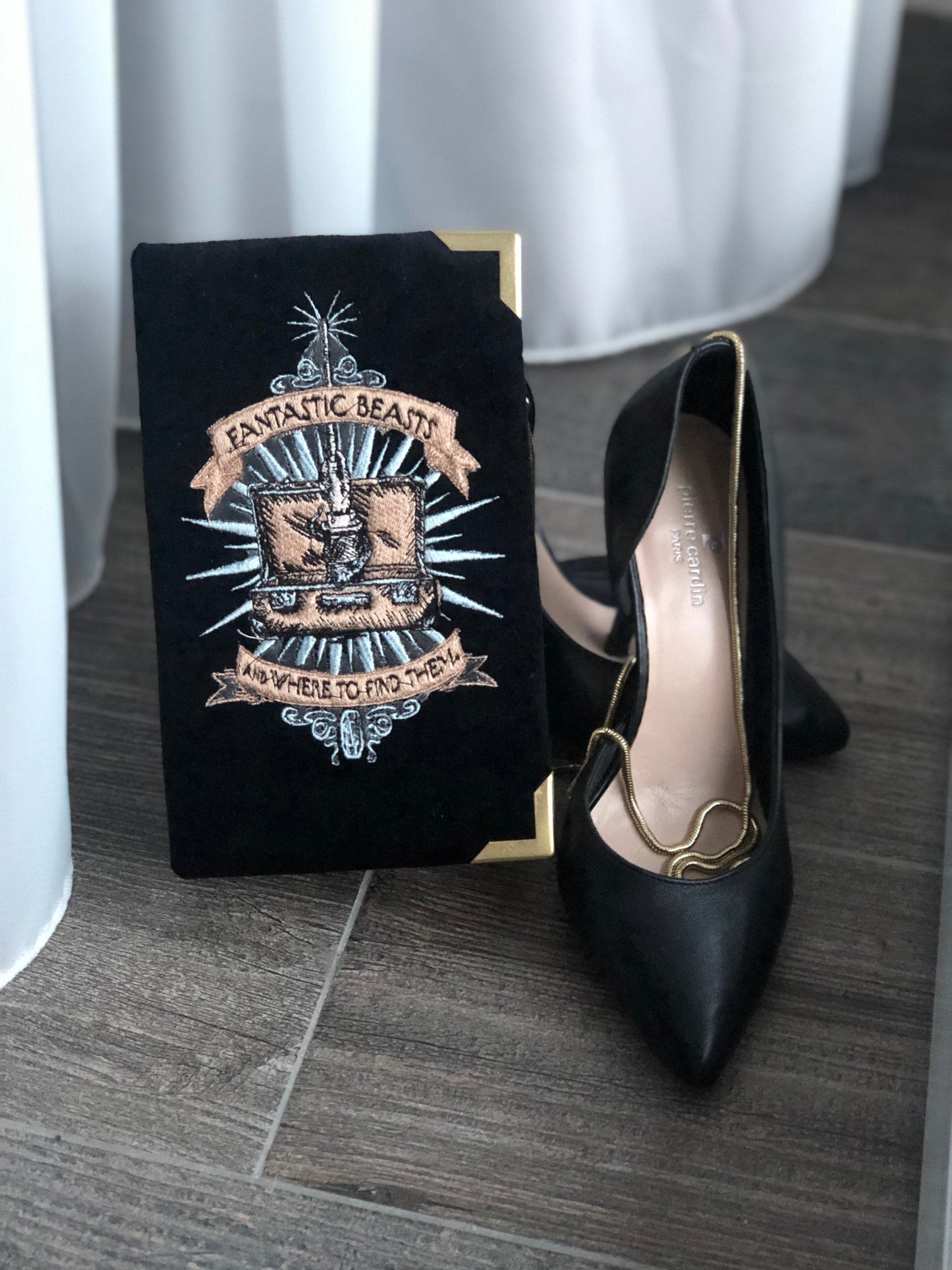 Custom clutch book - Fantastic Beasts - Black embroidered handbag