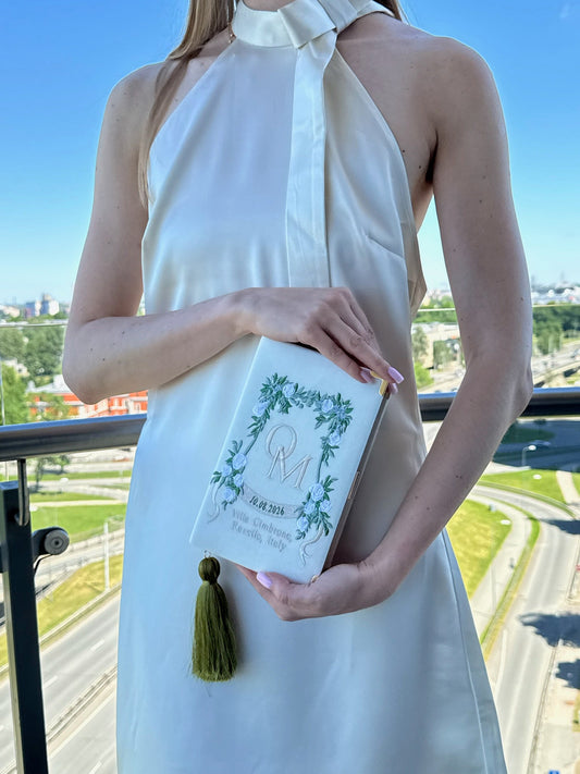 💍 Wedding Clutches Are One of the Biggest Bridal Trends of 2026