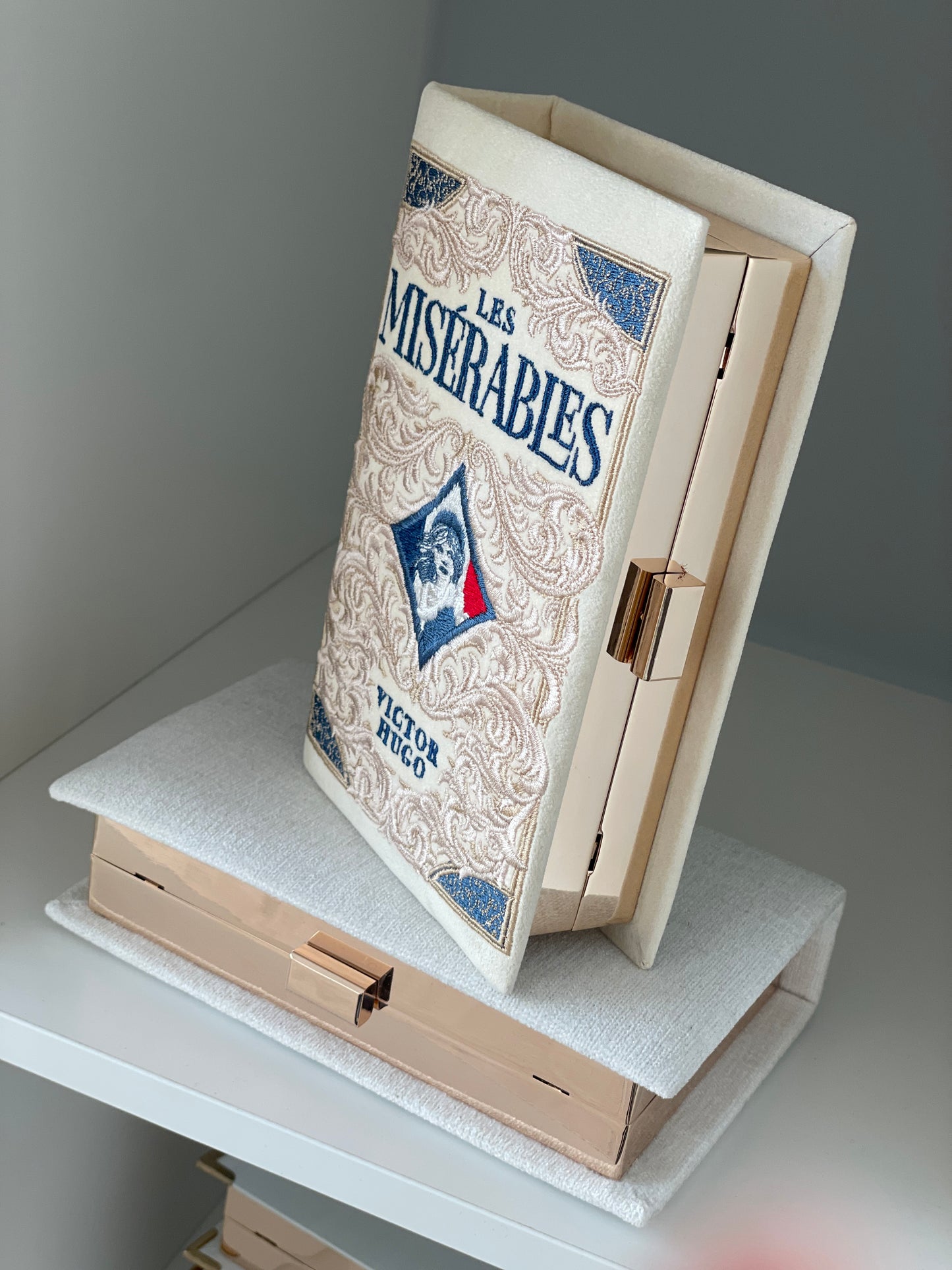 Clutch book Les Misérables - beige