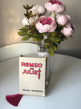 Load image into Gallery viewer, Book clutch - ROMEO and Juliet - Beige velvet version

