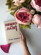 Load image into Gallery viewer, Book clutch - ROMEO and Juliet - Beige velvet version
