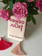 Load image into Gallery viewer, Book clutch - ROMEO and Juliet - Beige velvet version
