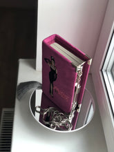 Load image into Gallery viewer, Book clutch - BREAKFAST AT TIFFANY&#39;S - purple lilac version - silver box
