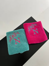 Load image into Gallery viewer, Bath towel set with custom initials and frame
