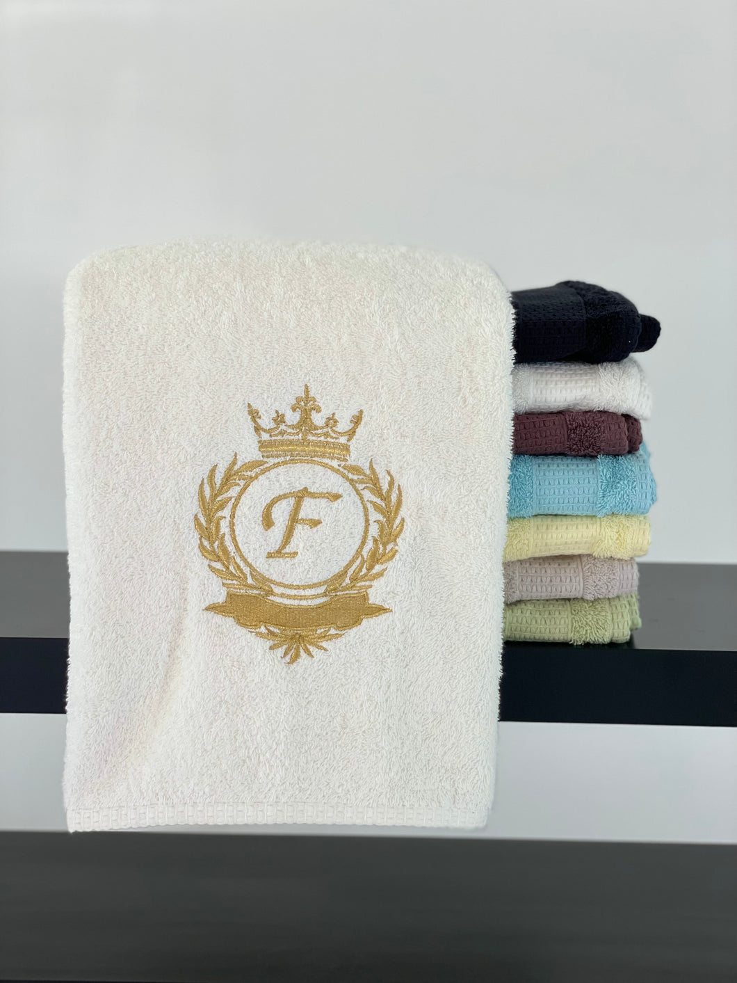 White Bath towel set with initials / Gold metallic antique thread / Monogrammed Towels / Embroidered initials